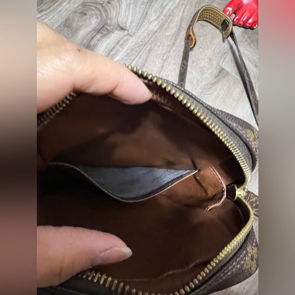 Authentic LV Danube Vintage Sling Bag - Picture 5 of 17